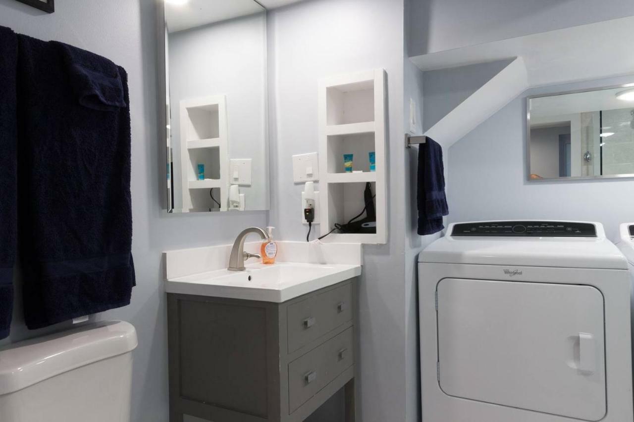 Luxury 2 Bedroom Apartment W/ Free Parking ワシントン エクステリア 写真
