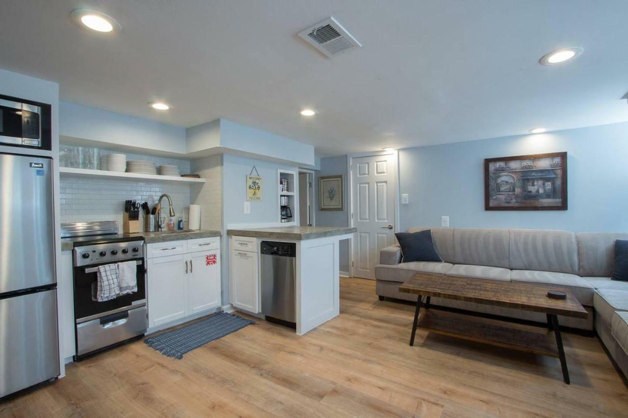 Luxury 2 Bedroom Apartment W/ Free Parking ワシントン エクステリア 写真