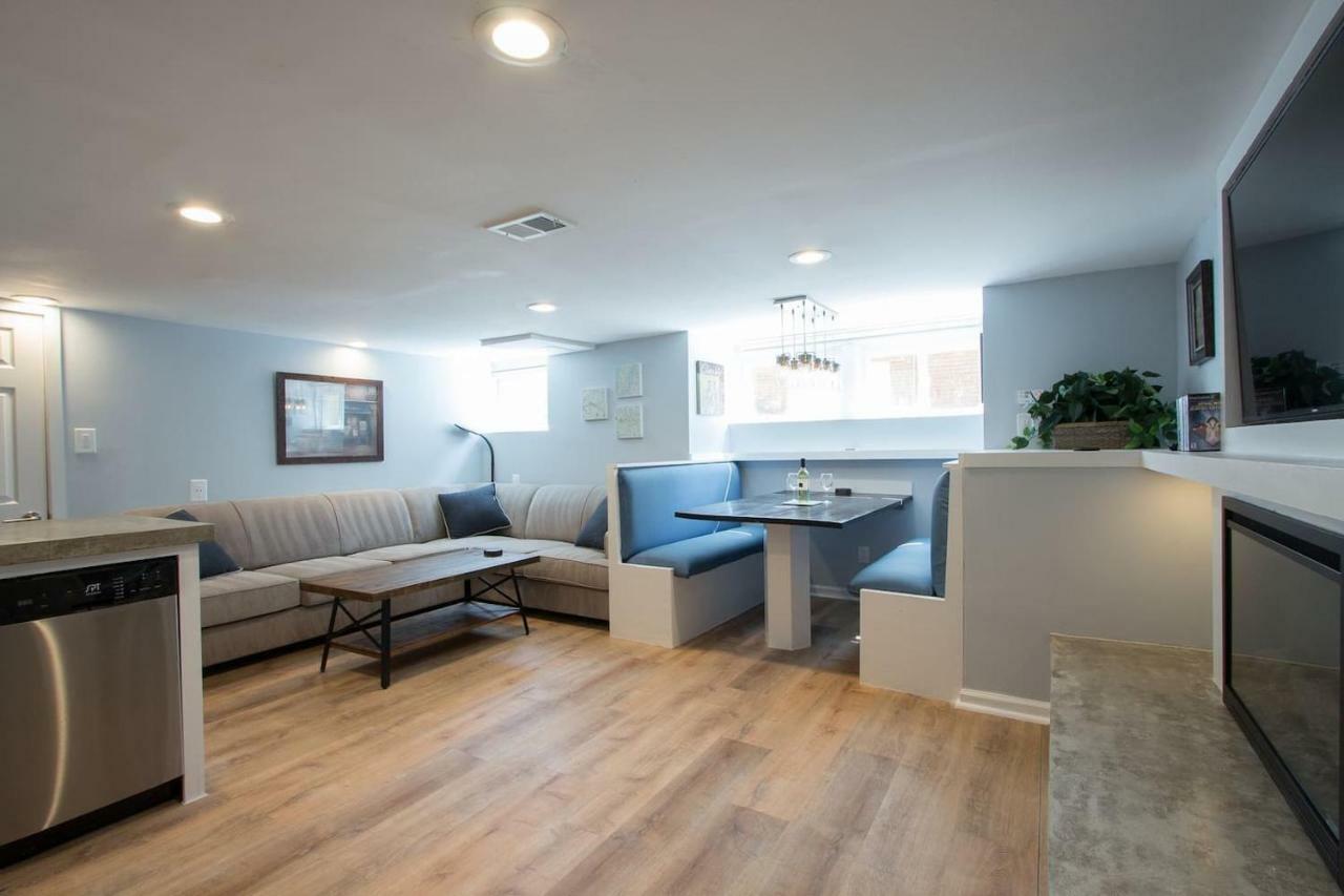 Luxury 2 Bedroom Apartment W/ Free Parking ワシントン エクステリア 写真